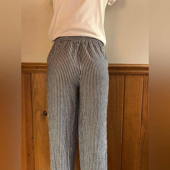Wide leg Linen/Rayon XS white & navy blue capri pants, great w denim jacket/top - Picture 5 of 12